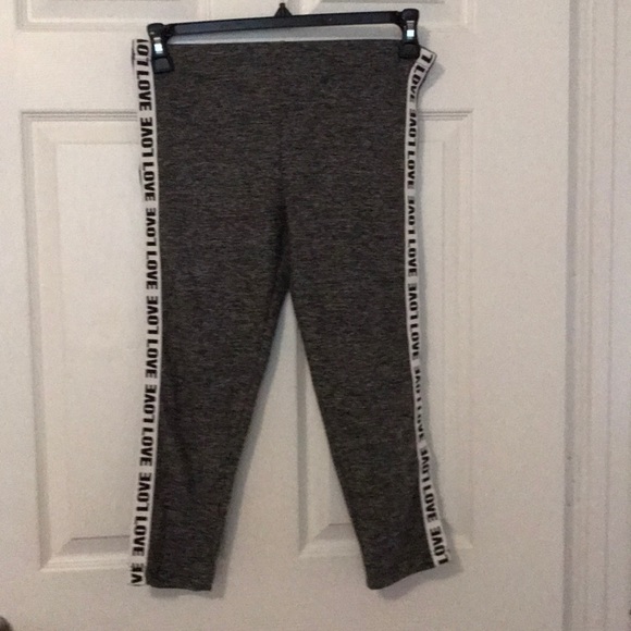 So cute little Capri yoga pants 💜